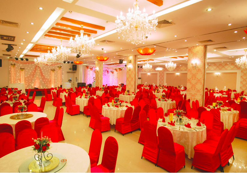 settup tết tiệc tất niên trong nhà hàng