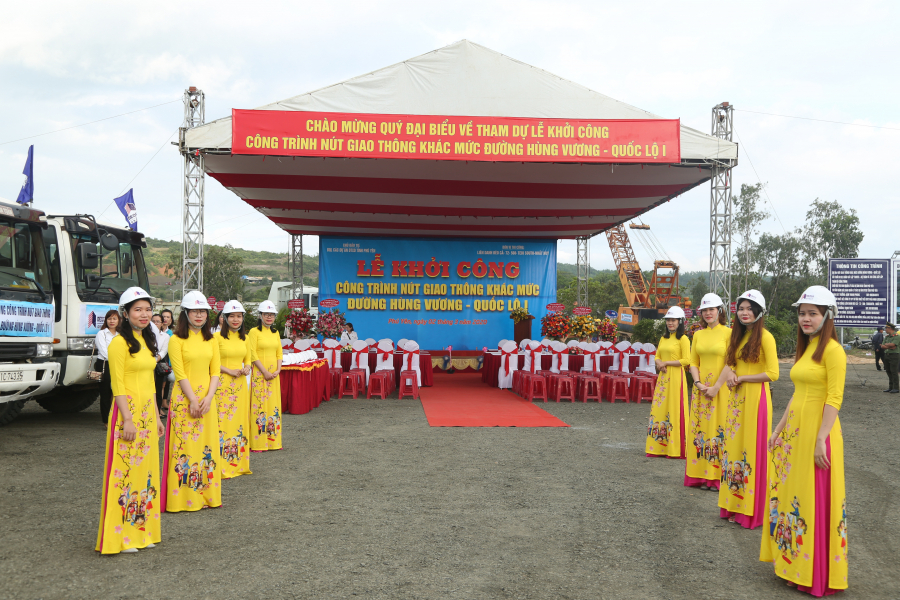 tổ chức lễ khởi công