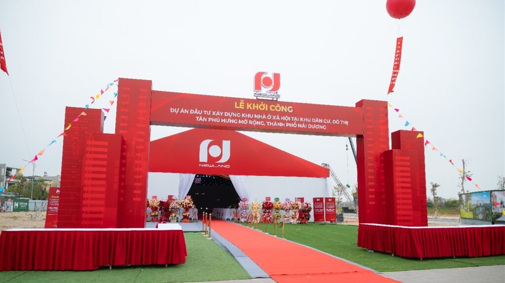 thi công cổng tổ chức lễ động thổ