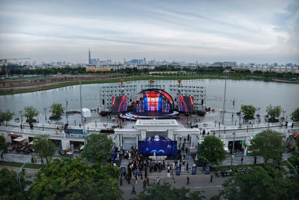 thi công sân khấu ngoài trời 